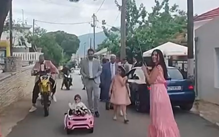 Εκλογές 2023: Γαμήλιο «πάρτι» έξω από εκλογικό κέντρο στην Πάτρα – Πήγαν να ψηφίσουν και μετά παντρεύτηκαν