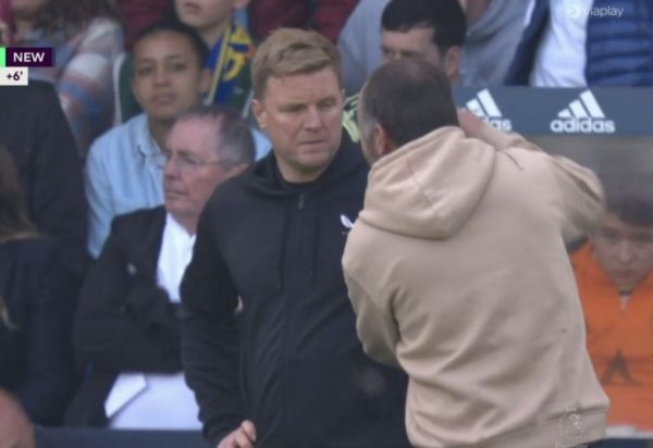 Λιντς – Νιουκάστλ: Οπαδός έκανε «ντου» στον αγωνιστικό χώρο κι έσπρωξε τον Έντι Χάου (vid)