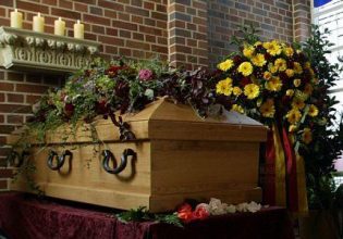 ΗΠΑ: Καταδικάστηκε ιδιοκτήτης γραφείου τελετών – Κρατούσε 48 σορούς και αποτεφρωμένα λείψανα