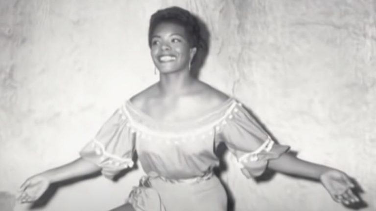 Μάγια Αγγέλου: «Εσύ και μόνο είσαι αρκετή. Δεν έχεις τίποτα να αποδείξεις σε κανέναν»