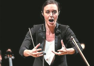 Ζωή Ζενιώδη: «Όταν έπαιζα πιάνο, εκείνος δε με άγγιζε»