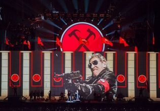 Ο Ρότζερ Γουότερς των Pink Floyd υπό αστυνομική έρευνα – Φόρεσε ναζιστικό κοστούμι σε συναυλία στο Βερολίνο