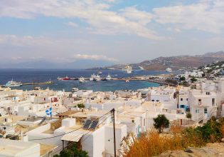 Μύκονος: Γυναίκα αστυνομικός καταγγέλλεται για κατοχή αυθαίρετης βίλας