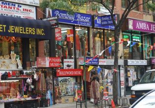 Η γειτονιά που ενσαρκώνει τη Νέα Υόρκη – Ακούγονται 167 διαφορετικές γλώσσες