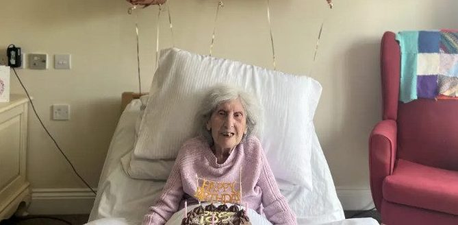 «Κλειδί το καλό σεξ» - Μυστικά μακροζωίας από γυναίκα 102 ετών