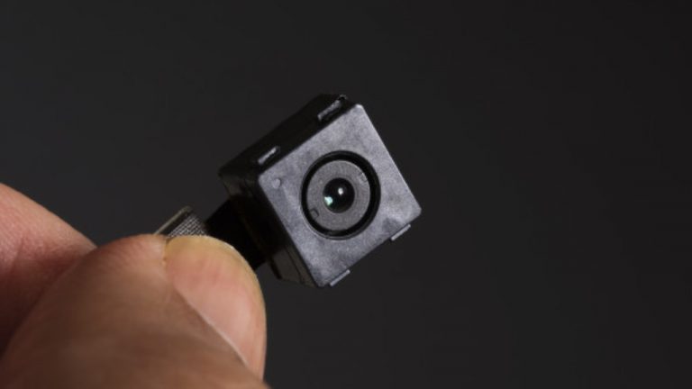 Ίλιον: Συνελήφθη 49χρονος που κατέγραφε με κρυφή κάμερα γυμνή την 15χρονη κόρη του