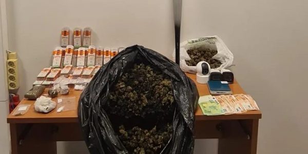 Έβαλε φωτιά στο μπάνιο του σπιτιού του για να εξαφανίσει σακούλες με χασίς – Επεισοδιακή σύλληψη