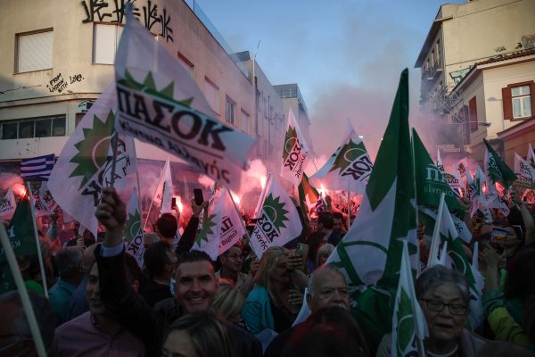 ΠΑΣΟΚ: Ο πράσινος «Δόκτωρ Τζέκιλ και κύριος Χάιντ»