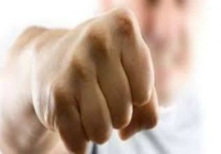 Ξυλοδαρμός στο Μενίδι: Τι είπαν ο 16χρονος και η μητέρα του στο MEGA