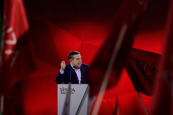 Τσίπρας: «Κανείς δεν θα παρεκκλίνει από το συμβόλαιο μας με το λαό»