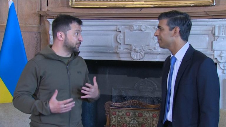 Ζελένσκι: Έφτασε στο Λονδίνο – Για την παροχή επιθετικών drones μεγάλου βεληνεκούς στην Ουκρανία δεσμεύτηκε η Βρετανία