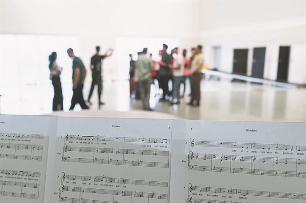 Η παράσταση που ετοίμασαν έφηβοι και ασυνόδευτοι ανήλικοι