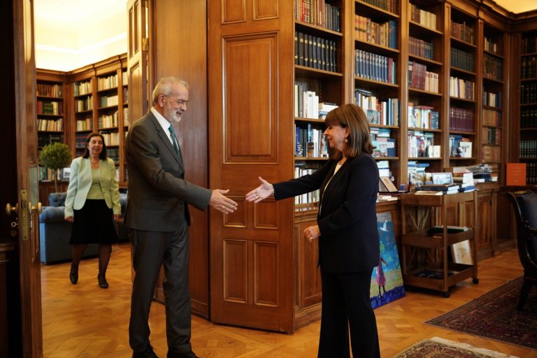 Ποια ονόματα ακούγονται για υπουργοί στην υπηρεσιακή κυβέρνηση – Οσα έγιναν στο Προεδρικό Μέγαρο