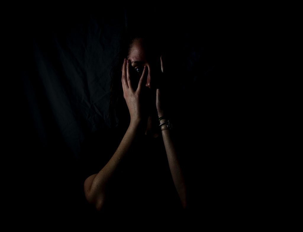 Ενδοοικογενειακή βία στο Αγρίνιο: Θύμα κακοποίησης γυναίκα – Συνελήφθησαν ο σύζυγος και ο γιος της