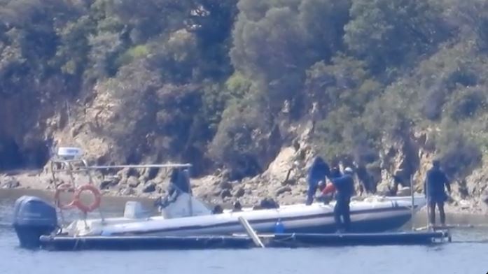 Βίντεο-ντοκουμέντο των NYT δείχνει το ελληνικό λιμενικό να παρατά πρόσφυγες στη θάλασσα