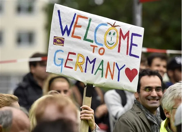 Γερμανία: Εκτακτη βοήθεια 1 δισ. για τους πρόσφυγες – Ασυμφωνία με τα κρατίδια για την κατανομή των βαρών