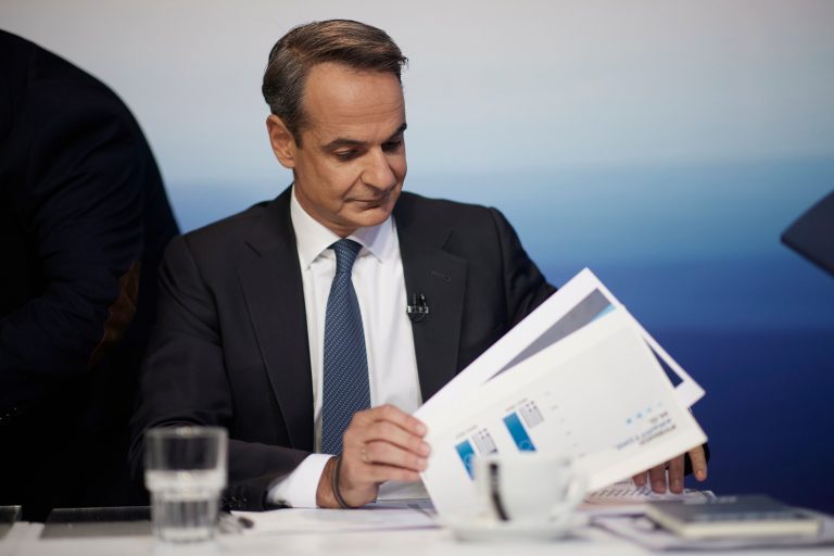 «Ψύχραιμες και σαφείς οι απαντήσεις Μητσοτάκη» λένε τα κυβερνητικά στελέχη