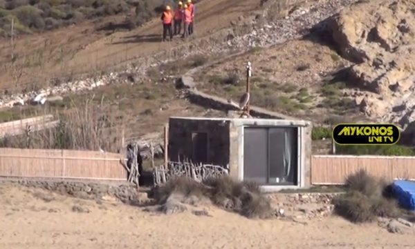 Από την παραλία Μυρσίνη ξεκίνησαν οι κατεδαφίσεις στη Μύκονο
