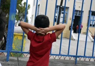 Νέα Σμύρνη: Αγωνιούν οι γονείς των παιδιών του νηπιαγωγείου που απειλείται με έξωση