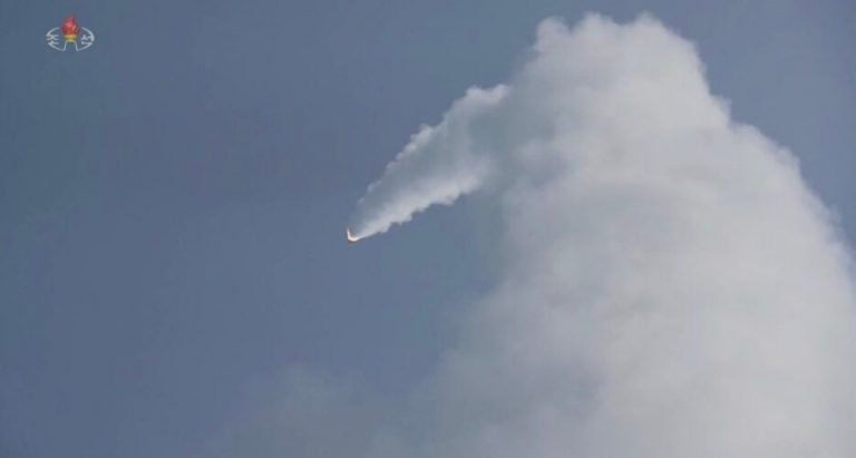 Βόρεια Κορέα: Εκτόξευσε βαλλιστικό πύραυλο – Σειρήνες στη Νότια Κορέα, συναγερμός στην Ιαπωνία