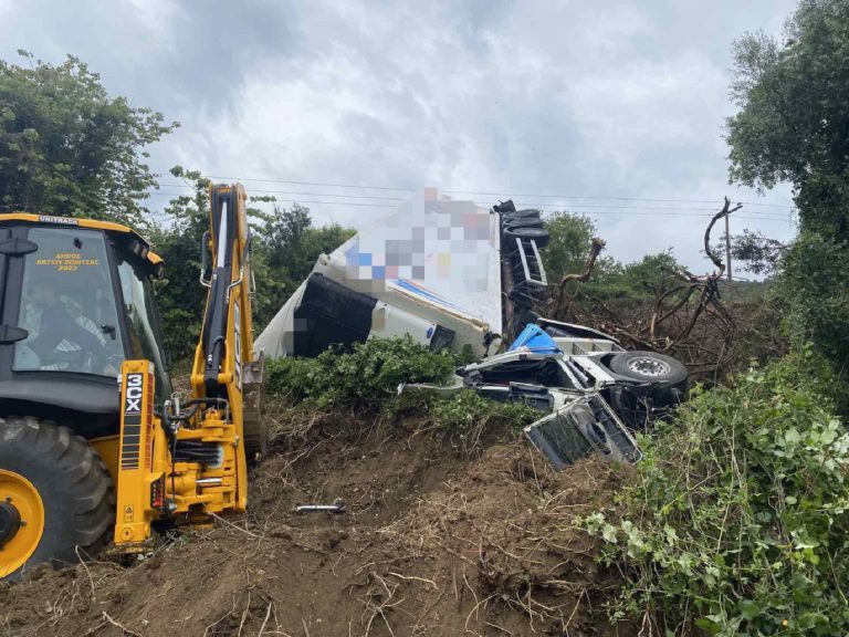 Δυστύχημα στην Αιτωλοακαρνανία: Νεκρός 54χρονος οδηγός σε εκτροπή νταλίκας σε Εθνική Οδό