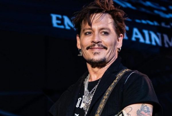 Τζόνι Ντεπ: Αναβλήθηκαν συναυλίες του συγκροτήματός του – Ανησυχία για τον ηθοποιό