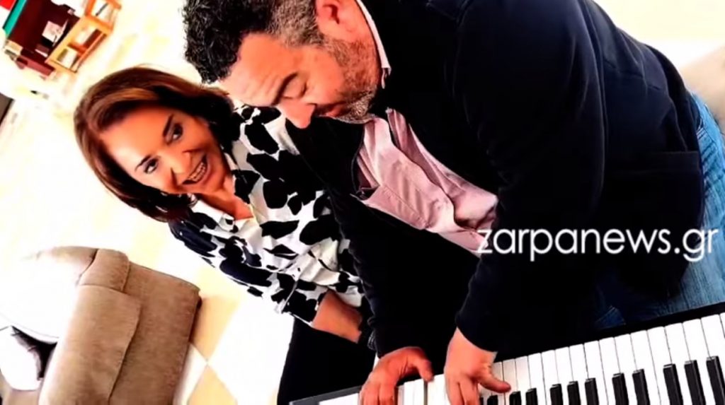 Η Ντόρα Μπακογιάννη τραγουδά Ξυλούρη για την Πρωτομαγιά