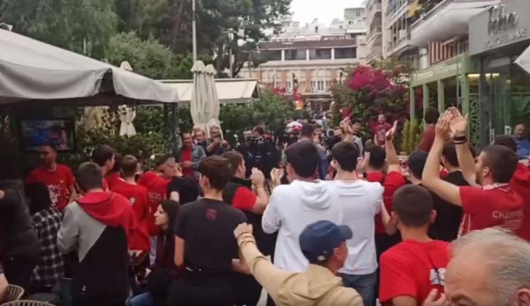 Χαμός στο Πασαλιμάνι από τον κόσμο του Ολυμπιακού για τον τελικό
