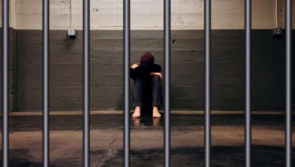 «Μάθαμε από τα ΜΜΕ την καταγγελία» - Τι απαντά ο διευθυντής των φυλακών στον 17χρονο για τον βιασμό