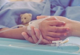 Ατύχημα στην Κρήτη: Σταθερά κρίσιμη η κατάσταση του 2,5 ετών κοριτσιού που παρασύρθηκε από το όχημα του πατέρα του