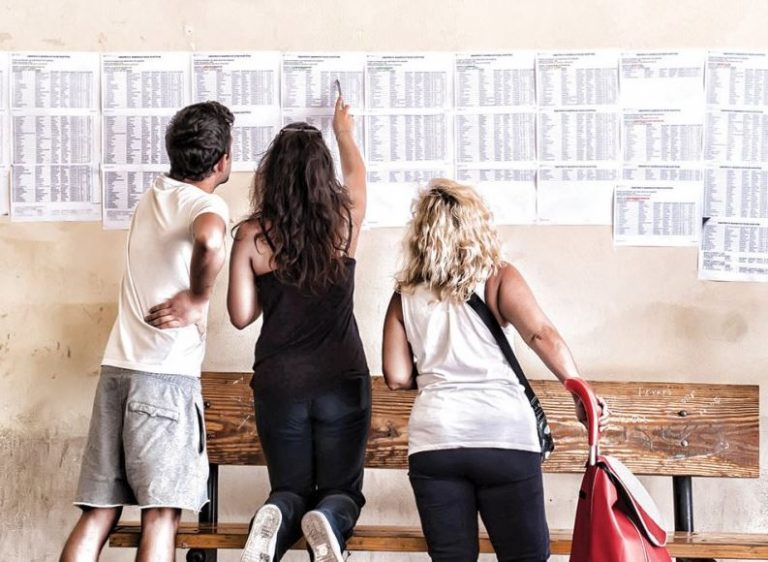Πανελλαδικές: Στα τέλη Ιουλίου οι βάσεις εισαγωγής