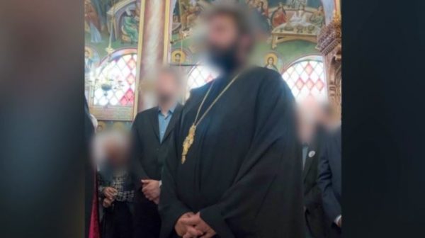 «Έτσι κατάλαβα ότι την έχω πατήσει»: Μία ακόμη καταγγελία για τον επιχειρηματία που έγινε παπάς για να γλιτώσει τα χρέη
