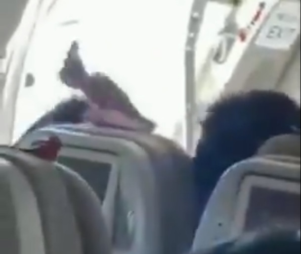 Εφιάλτης για επιβάτες στη Νότια Κορέα: Άνοιξε η πόρτα αεροπλάνου στη διάρκεια της πτήσης