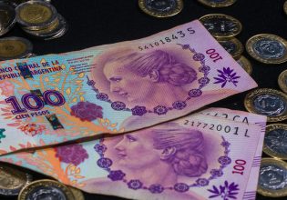 Υποτίμηση νομίσματος στην Αργεντινή: Κυκλοφόρησε το νέο χαρτονόμισμα των 2.000 πέσο
