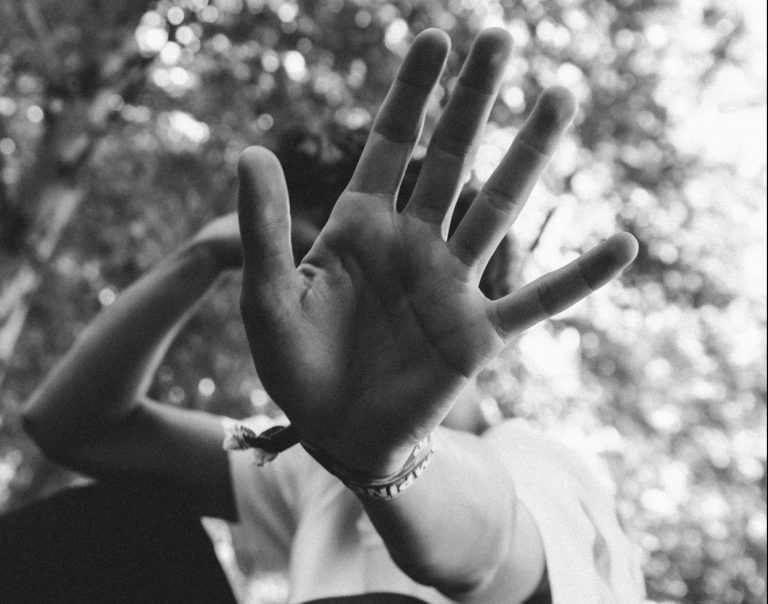 Τρανσφοβική επίθεση στην Πλατεία Πρωτομαγιάς: Την χτύπησε γιατί τον «ενοχλούσε» η φωνή της