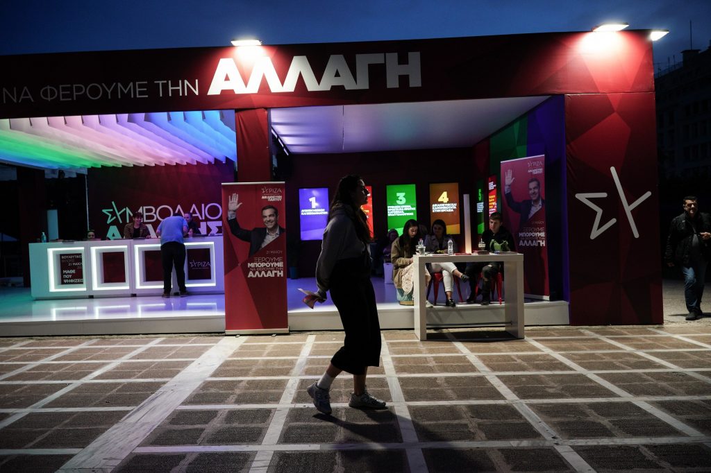 Εκλογές 2023: «Αξιοθέατο» για τους τουρίστες τα κομματικά περίπτερα!