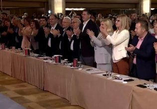 «Πάμε να αναμετρηθούμε με τη Δεξιά» – Οι στιγμές που χειροκροτούσαν όρθιοι τον Τσίπρα