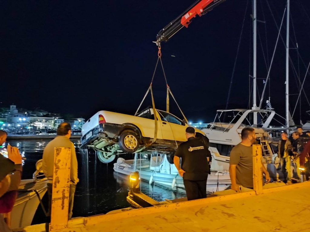 Ατύχημα στην Αργολίδα: Αγροτικό αυτοκίνητο έπεσε στη θάλασσα – Πώς δεν βυθίστηκε