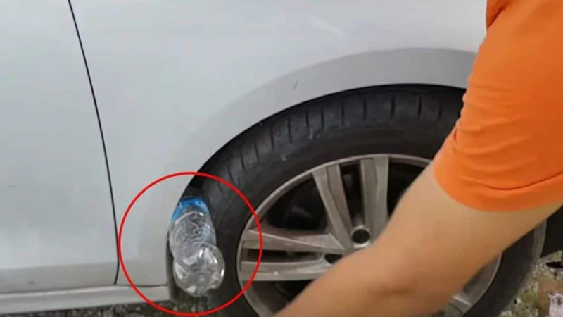 Μπορούν να σας κλέψουν το αυτοκίνητο με ένα πλαστικό μπουκάλι νερού; Οι αναφορές που τρελαίνουν το ίντερνετ
