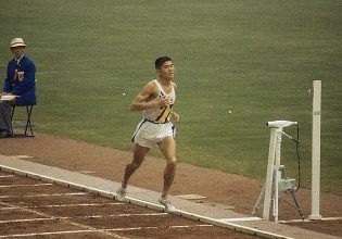 Κοκίτσι Τσουμπουράγια: Έκοψε τις φλέβες του στις 9 Ιανουαρίου 1967. Ήταν  μόλις 27 χρόνων