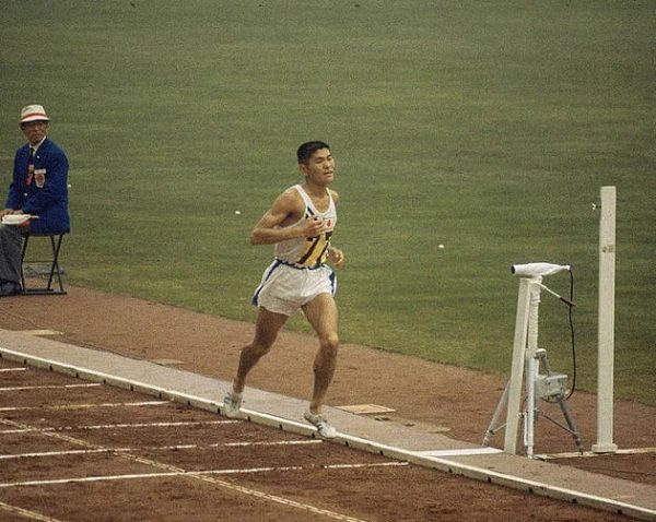 Κοκίτσι Τσουμπουράγια: Έκοψε τις φλέβες του στις 9 Ιανουαρίου 1967. Ήταν  μόλις 27 χρόνων