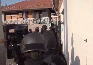 Βίντεο από τη σύλληψη του 21χρονου μακελάρη στη Σερβία – Η λέξη που επαναλάμβανε