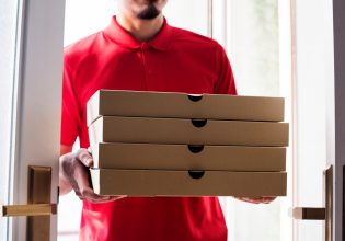 Ο απόλυτος εφιάλτης! Για 10 χρόνια λαμβάνει πίτσες που… δεν έχει παραγγείλει