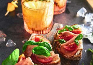 Πέντε γευστικές συνταγές για να συνοδεύσετε τα κοκτέιλ σας