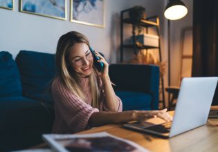 Μπλε φως: Πώς επηρεάζουν οι οθόνες τα μάτια σας και πώς θα τα προστατέψετε