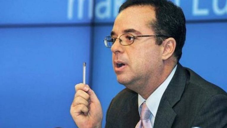 Πίτερ Σπίγκελ: Οι επενδυτές βλέπουν ακόμα πιο κοντά την επενδυτική βαθμίδα