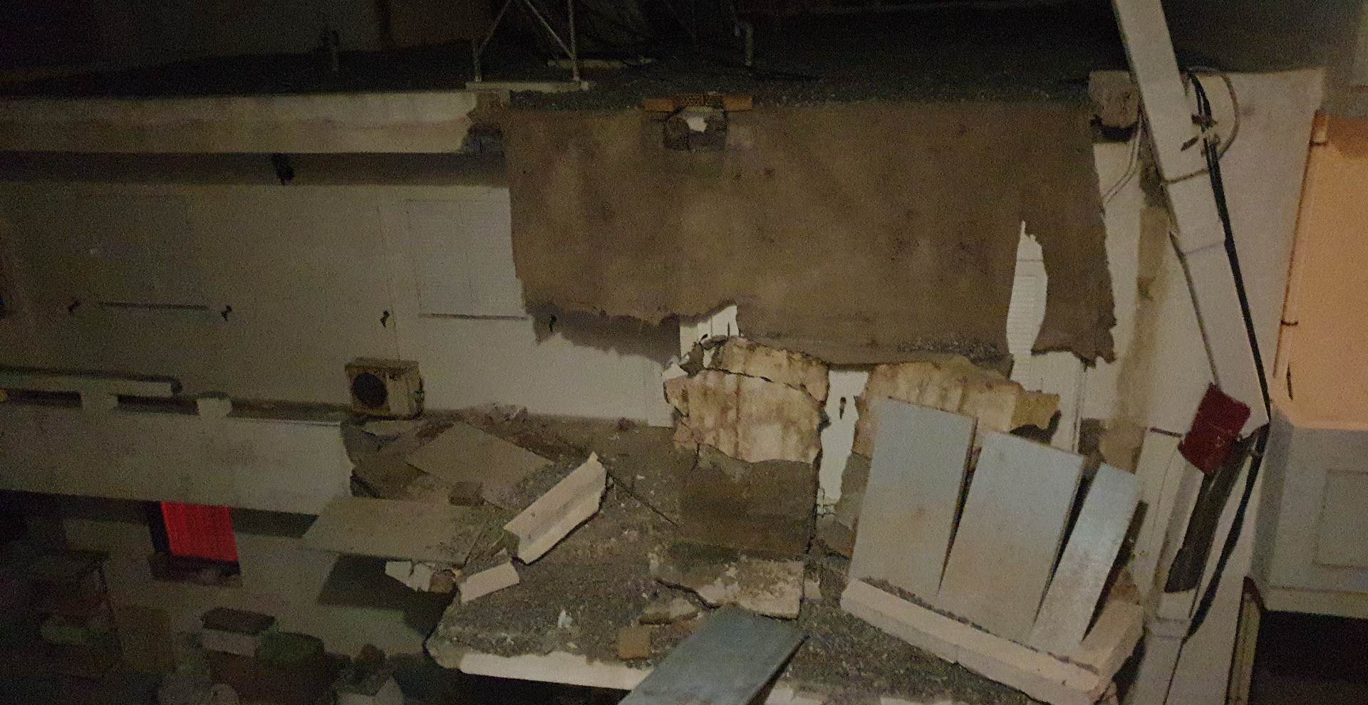 Σεισμός στη Κρήτη: Κατέρρευσε τμήμα ταράτσας και παρέσυρε μπαλκόνι