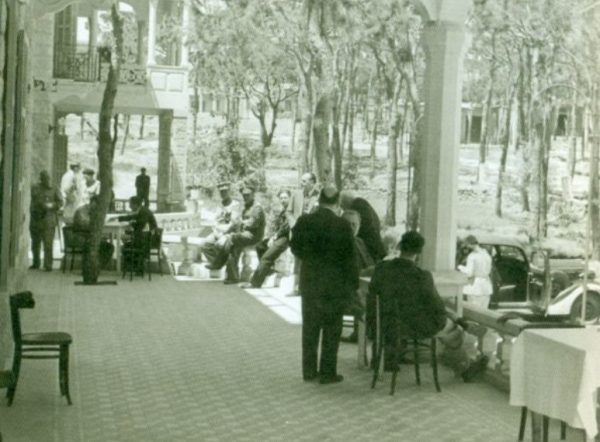 Συνέδριο Λιβάνου: Το «Εθνικό Συμβόλαιο» για το σχηματισμό πανελλήνιας κυβέρνησης