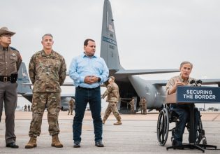 Τέξας: Ο ρεπουμπλικάνος κυβερνήτης αναπτύσσει την Εθνοφρουρά για να αναχαιτίσει τους μετανάστες
