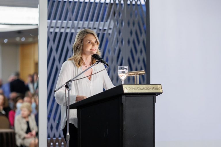 Μιλένα Αποστολάκη: «Δεν είμαστε όλοι ίδιοι. Το ΠΑΣΟΚ μπορεί να δώσει ελπίδα»